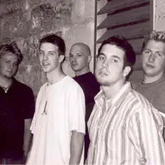 Escucha a Folded Under, mira vídeos musicales, lee la biografía, consulta fechas de giras y mucho más.