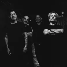 聆聽 PEZ、觀看音樂影片、閱讀小傳、查看巡演日期等！