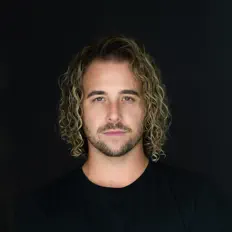 Dengarkan Zander Shine, tonton video musik, baca bio, lihat tanggal tur & lainnya!