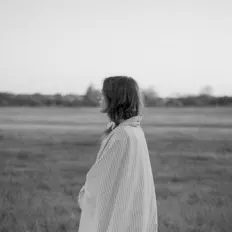 Ouve Julianne, vê vídeos de música, lê a biografia, vê as datas da digressão e muito mais!