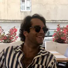 Escucha a Dinic, mira videos musicales, lee su biografía, consulta las fechas de las gira y más.