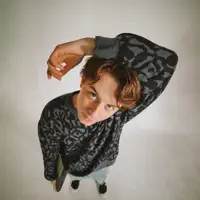 Escucha a undefined, mira videos musicales, lee su biografía, consulta las fechas de las gira y más.