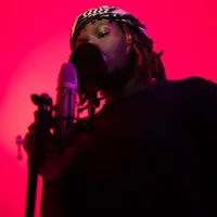 Ouve undefined, vê vídeos de música, lê a biografia, vê as datas da digressão e muito mais!