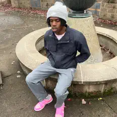 Rell Drayを聴いたり、ミュージックビデオを鑑賞したり、経歴やツアー日程などを確認したりしましょう！