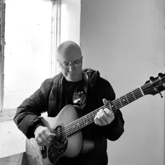 Poslechněte si interpreta Phil Davidson, sledujte hudební videa, přečtěte si životopis, podívejte se na data turné a další informace.