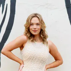 Ascolta Michelle Kay, guarda video musicali, leggi la biografia, vedi le date del tour & altro!