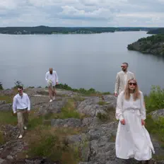 Listen to Dina Ögon, watch music videos, read bio, see tour dates & more!