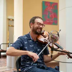 Escucha a Ian Carroll, mira vídeos musicales, lee la biografía, consulta fechas de giras y mucho más.