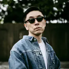 J-RUを聴いたり、ミュージックビデオを鑑賞したり、経歴やツアー日程などを確認したりしましょう！