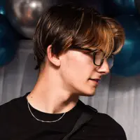 收听 undefined、观看音乐视频、阅读小传、查看巡演日期等 ！