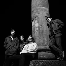 Hör dir Vaquelin an, schau dir Musikvideos an, lies die Biografie, finde Tourdaten und mehr!