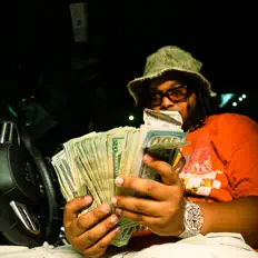 Escucha a Jus., mira videos musicales, lee su biografía, consulta las fechas de las gira y más.