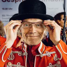 Ouve Bernhard Bentgens, vê vídeos de música, lê a biografia, vê as datas da digressão e muito mais!