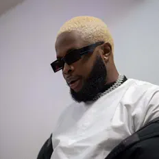 Ouça Venox, assista a videoclipes, leia a biografia, veja as datas das turnês e mais!