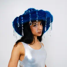 Listen to Lyna, watch music videos, read bio, see tour dates & more!