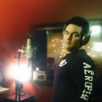 收听 undefined、观看音乐视频、阅读小传、查看巡演日期等 ！