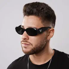 Ouve Melfi, vê vídeos de música, lê a biografia, vê as datas da digressão e muito mais!