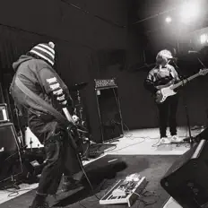 收听 Flowerbed、观看音乐视频、阅读小传、查看巡演日期等 ！