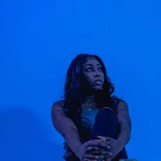 Dengarkan D.S.E., tonton video musik, baca bio, lihat tanggal tur & lainnya!