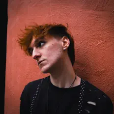 Hör dir luke is tired an, schau dir Musikvideos an, lies die Biografie, finde Tourdaten und mehr!