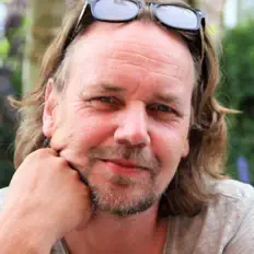 Hör dir Geert Veneklaas an, schau dir Musikvideos an, lies die Biografie, finde Tourdaten und mehr!