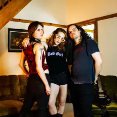 Ouve Muscle Mary, vê vídeos de música, lê a biografia, vê as datas da digressão e muito mais!