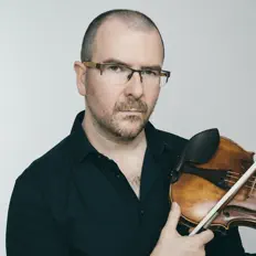 Dengarkan Chris Stout, tonton video musik, baca bio, lihat tanggal tur & lainnya!