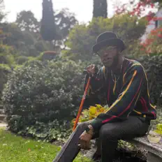 Poslechněte si interpreta Krash Battle, sledujte hudební videa, přečtěte si životopis, podívejte se na data turné a další informace.