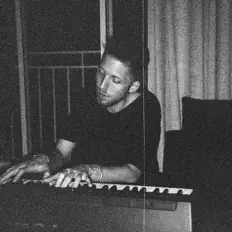 Ascolta Amir Kovalski, guarda video musicali, leggi la biografia, vedi le date del tour & altro!