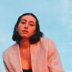 Giulia Malavasiを聴いたり、ミュージックビデオを鑑賞したり、経歴やツアー日程などを確認したりしましょう！