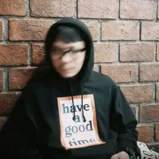 收听 Cclaymoree、观看音乐视频、阅读小传、查看巡演日期等 ！