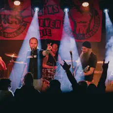 Poslechněte si interpreta Aszkalapok, sledujte hudební videa, přečtěte si životopis, podívejte se na data turné a další informace.