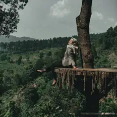 Dengarkan FIRLY, tonton video musik, baca bio, lihat tanggal tur & lainnya!