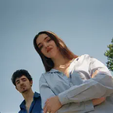 Écoutez flocon, regardez des vidéoclips, lisez la biographie, consultez les dates de tournée et plus encore !