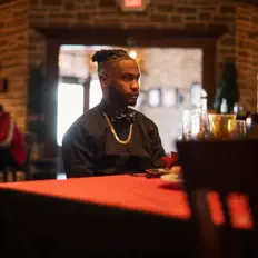 Hashtag Barsを聴いたり、ミュージックビデオを鑑賞したり、経歴やツアー日程などを確認したりしましょう！