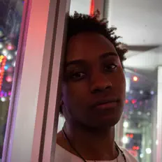收听 Devyn Hines、观看音乐视频、阅读小传、查看巡演日期等 ！