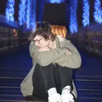Luister naar undefined, bekijk muziekvideo's, lees de bio, bekijk de tourdata, en meer!