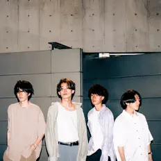 Candid momentを聴いたり、ミュージックビデオを鑑賞したり、経歴やツアー日程などを確認したりしましょう！