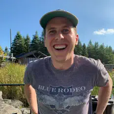 Chris Cadaretを聴いたり、ミュージックビデオを鑑賞したり、経歴やツアー日程などを確認したりしましょう！