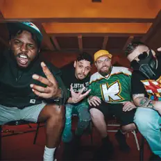 Écoutez Dirty Machine, regardez des vidéoclips, lisez la biographie, consultez les dates de tournée et plus encore !