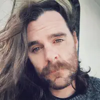 Escucha a undefined, mira videos musicales, lee su biografía, consulta las fechas de las gira y más.