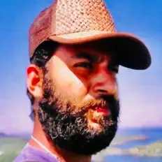 Ouve Tarik Zaky, vê vídeos de música, lê a biografia, vê as datas da digressão e muito mais!