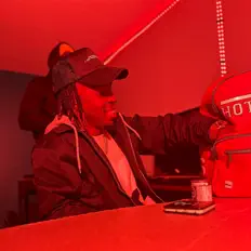 Posłuchaj wykonawcy KiddxSurge, obejrzyj teledyski, przeczytaj biografię, zobacz daty tras koncertowych i nie tylko!