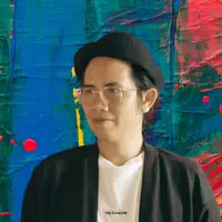 聆聽 undefined、觀看音樂影片、閱讀小傳、查看巡演日期等!