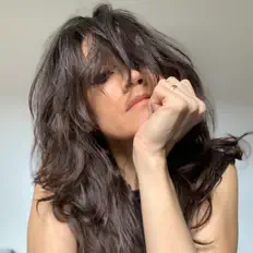 Somer을(를) 듣고, 뮤직 비디오를 보고, 약력을 읽고, 투어 일정 등을 확인하세요!