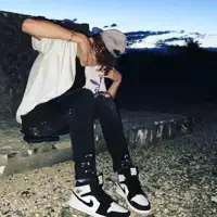 Posłuchaj wykonawcy undefined, obejrzyj teledyski, przeczytaj biografię, zobacz daty tras koncertowych i nie tylko!