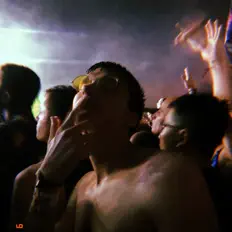 Ακούστε περιεχόμενο από Sweetshirt, παρακολουθήστε μουσικά βίντεο, διαβάστε το βιογραφικό, δείτε ημερομηνίες περιοδείας, και πολλά ακόμη!