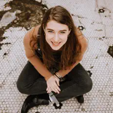 Dengarkan Lauren Thomas, tonton video musik, baca bio, lihat tanggal tur & lainnya!