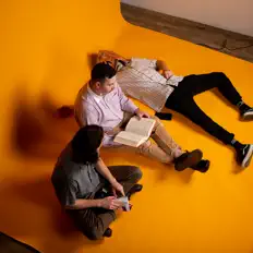 收听 Super Ghost、观看音乐视频、阅读小传、查看巡演日期等 ！