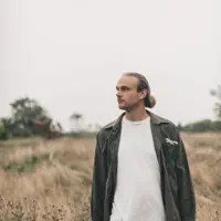 Escucha a undefined, mira videos musicales, lee su biografía, consulta las fechas de las gira y más.